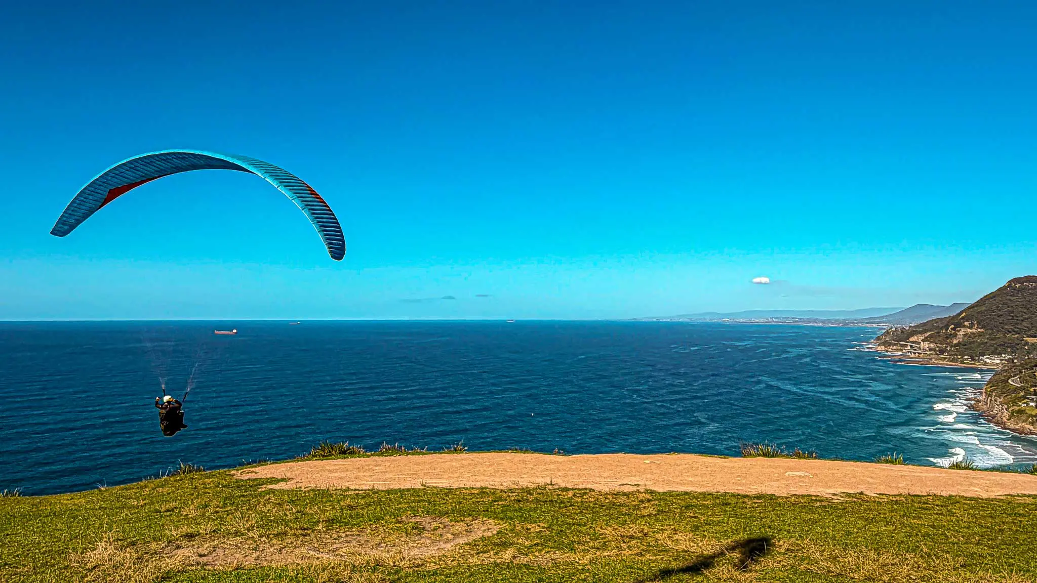 paraglider during the grand pacific drive tour