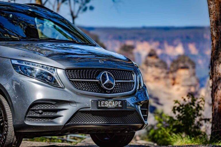 Blue Mountains Tour vehicle and three sisters